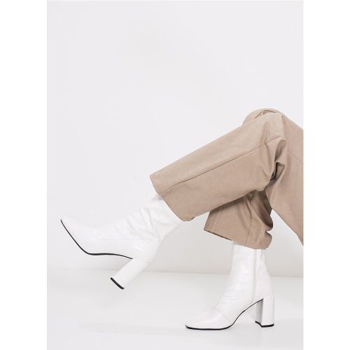 Bottines style chaussettes rondes blanches effet croco à talons - PrettyLittleThing - Modalova