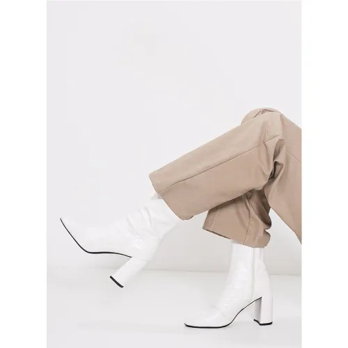 Bottines style chaussettes rondes en PU effet croco à talon - PrettyLittleThing - Modalova