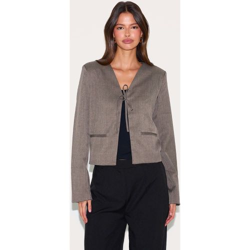 Blazer noué à épaules carrées - PrettyLittleThing - Modalova