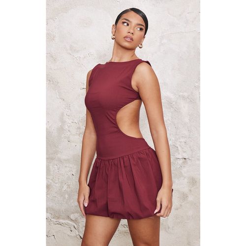 Robe droite tissée stretch rouge vin à dos nu découpé - PrettyLittleThing - Modalova