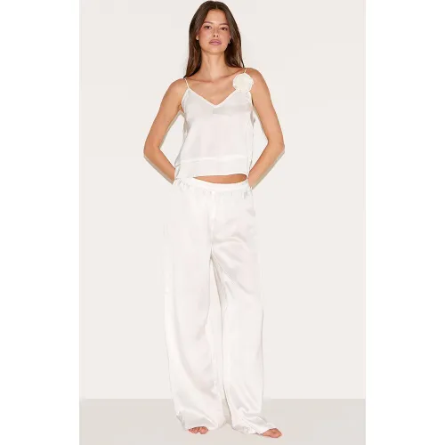 Ensemble de pyjama long satiné à empiècement fleur - PrettyLittleThing - Modalova