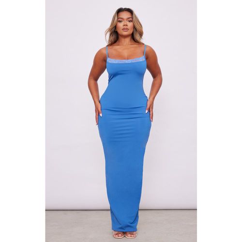 Shape Robe longue en Sculpt mat détail dentelle - PrettyLittleThing - Modalova