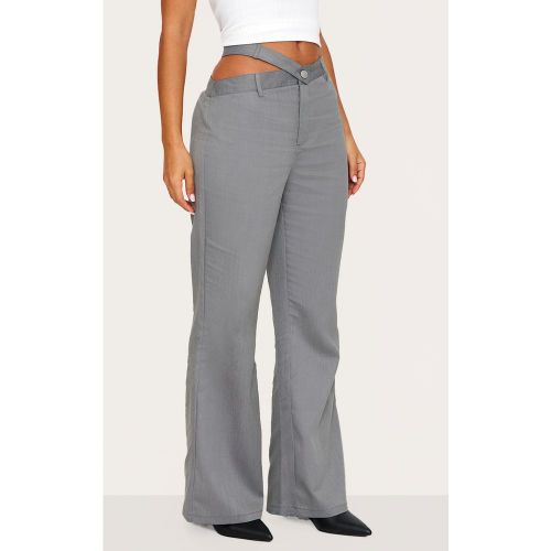Petite Pantalon droit asymétrique tissé - PrettyLittleThing - Modalova