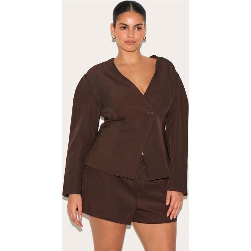 Plus Blazer de tailleur asymétrique à taille cintrée - PrettyLittleThing - Modalova