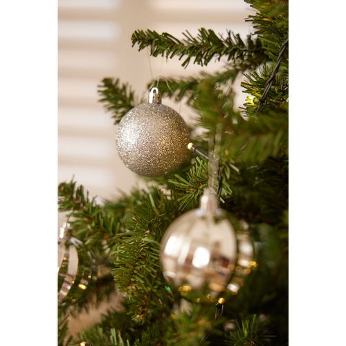Christmas Lot de 6 boules de noël argentées 5cm - PrettyLittleThing - Modalova