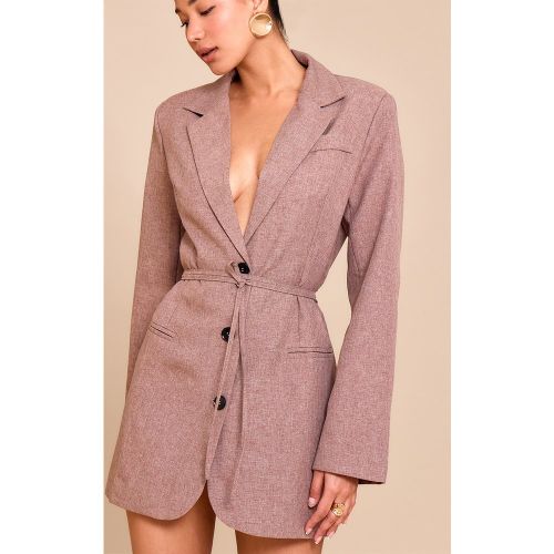 Robe blazer ceinturée en tissu façon moka - PrettyLittleThing - Modalova