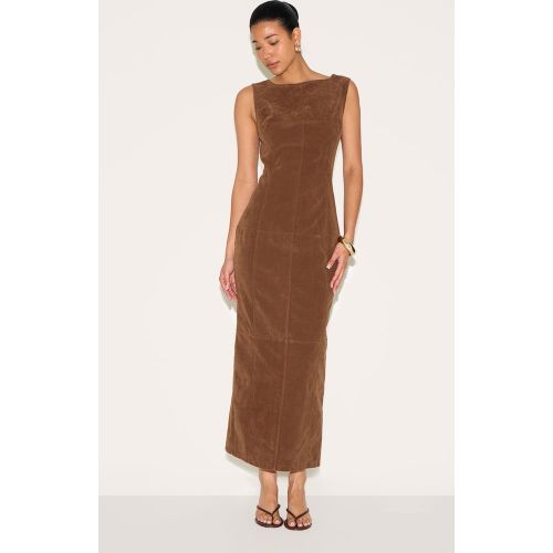 Robe mi-longue dos nu à encolure bateau en suédine - PrettyLittleThing - Modalova