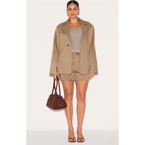 Plus Short de tailleur tissé - PrettyLittleThing - Modalova