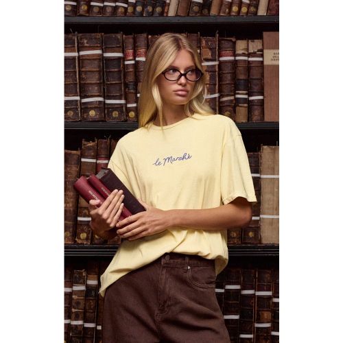 T-shirt oversize à graphique "Le Marché" | Taille Large - PrettyLittleThing - Modalova