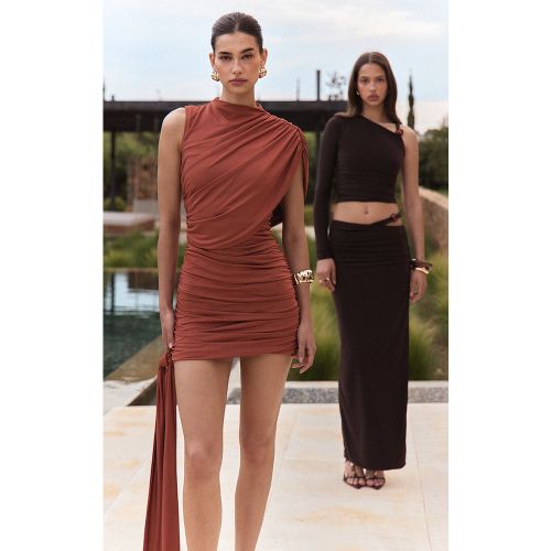 Robe très moulante froncée à détail drapé - PrettyLittleThing - Modalova