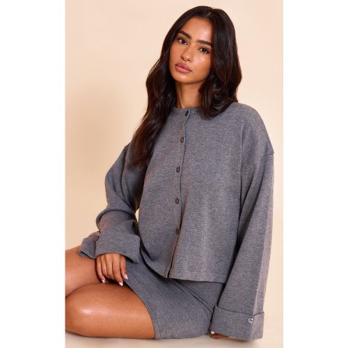 Cardigan anthracite Petite en maille tricot à ourlet retroussé | Taille Large - PrettyLittleThing - Modalova