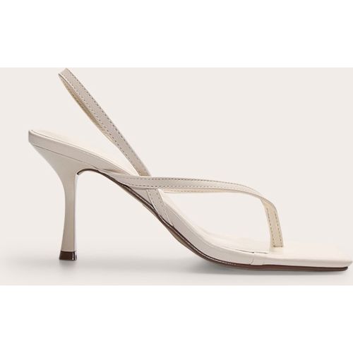 Sandales à talons moyens à brides arrière et entre-doigt PU à bout carré - PrettyLittleThing - Modalova