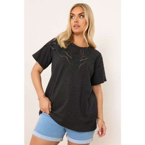Tshirt Noir Crochet Manches Courtes Size 46 - Yours - Modalova