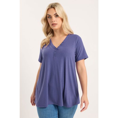 Tshirt À Encolure Boutonnée Et Manches Courtes Violet Size 48 - Yours - Modalova