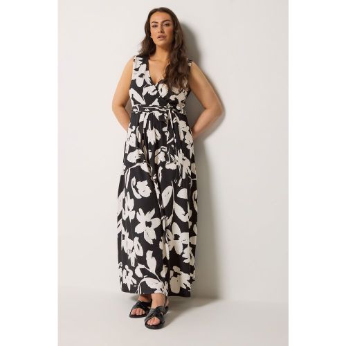 Robe Portefeuille Texturée Noire À Fleurs Texturée Size 48 - Yours - Modalova