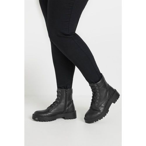 Black Chunky Lace Up Boots In Wide E Fit - Yours - Modalova