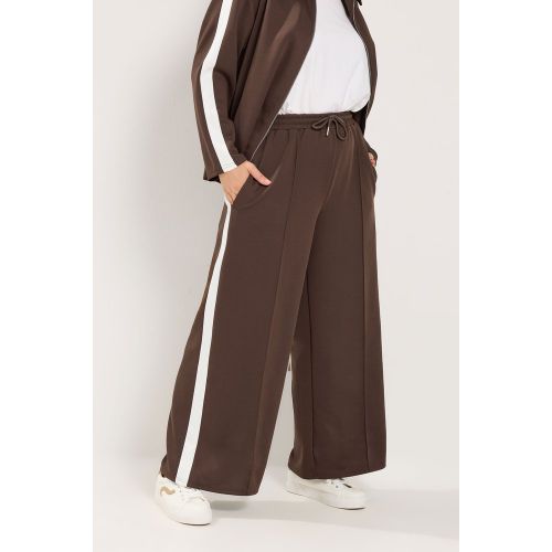 Yours Jogging Marron Chocolat À Rayuressize 54-56 - Yours Clothing - Modalova