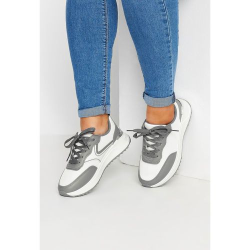 White & Grey Contrast Chunky Trainers In Wide E Fit - Yours - Modalova