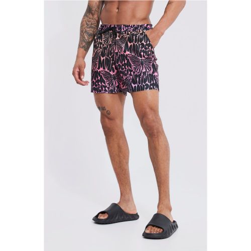 Short de bain mi-long à imprimé papillon - L - Boohooman - Modalova