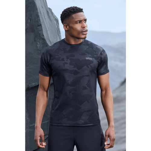 T-shirt de sport performance imprimé camouflage - MAN Active homme - S - Boohooman - Modalova