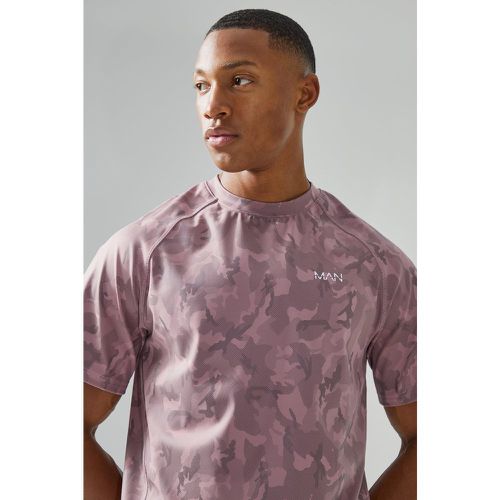 T-shirt de sport à imprimé camouflage - MAN Active - Boohooman - Modalova