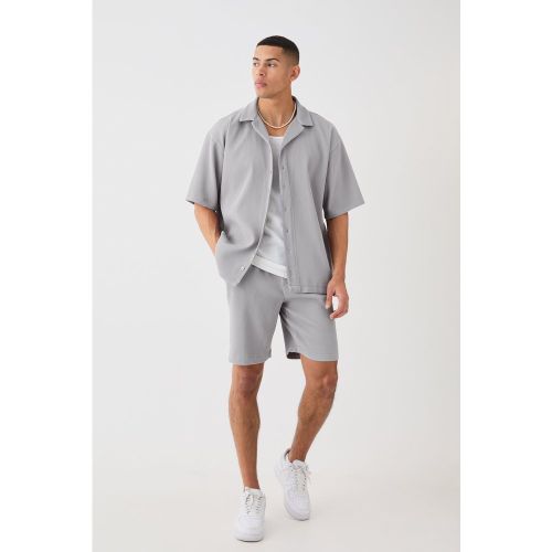 Ensemble oversize plissé avec chemise à manches courtes et short - S - Boohooman - Modalova