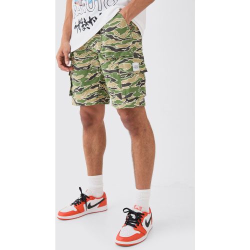Short cargo large à imprimé camouflage - 30 - Boohooman - Modalova