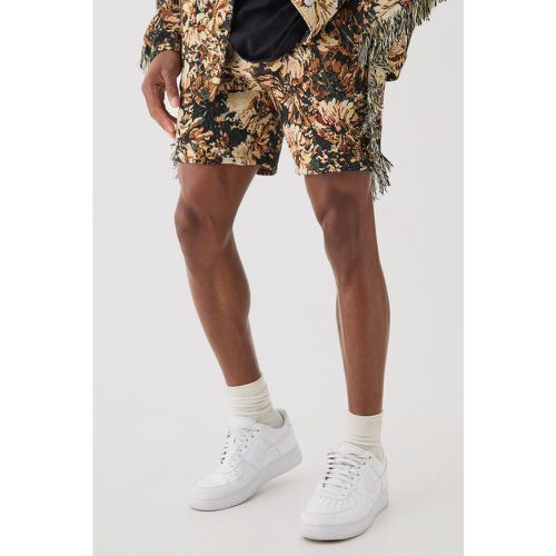 Tapestry Frayed Relaxed Fit Shorts homme - Boohooman - Modalova