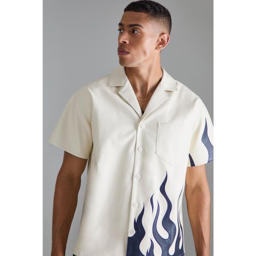 Short Sleeve Boxy Pu Flame Shirt - Boohooman - Modalova