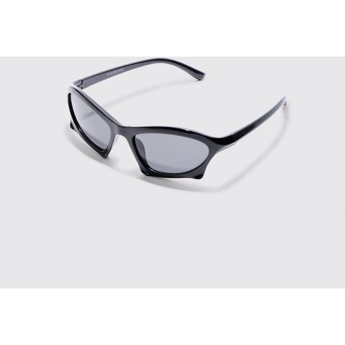 Curved Frame Racer Sunglasses In Black - Boohooman - Modalova