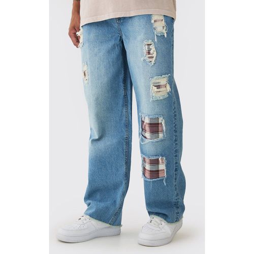 Jean large déchiré et réparé à carreaux - 28R - Boohooman - Modalova