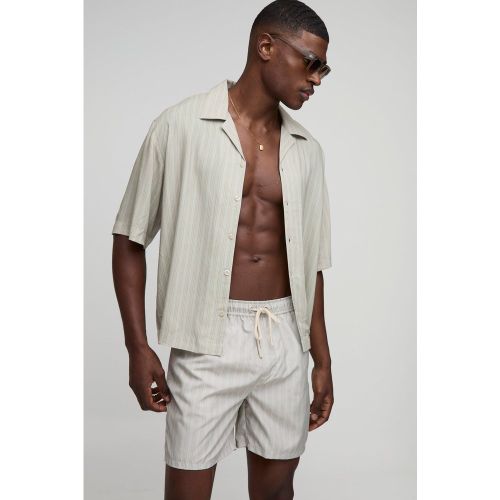 Ensemble oversize rayé avec chemise rayée et short de bain - M - Boohooman - Modalova