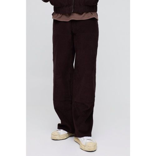 Pantalon baggy en velours côtelé à écusson - 28R - Boohooman - Modalova