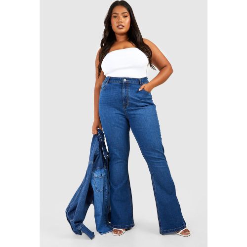 Grande Taille - Jean Flare Push-Up - 44 - boohoo - Modalova