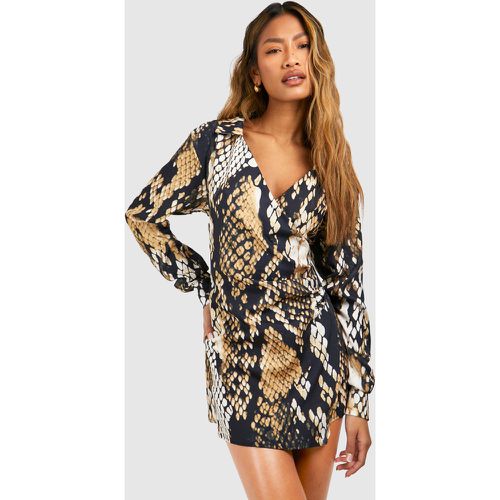 Robe Chemise Satinée À Imprimé Serpent - 38 - boohoo - Modalova