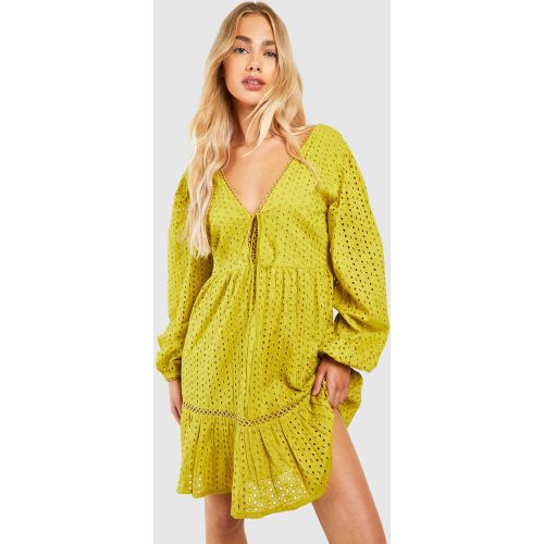 Robe Courte Brodée À Col V - 36 - boohoo - Modalova