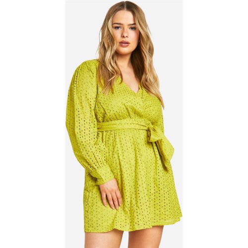 Grande Taille - Robe Courte Nouée À Broderies - 44 - boohoo - Modalova