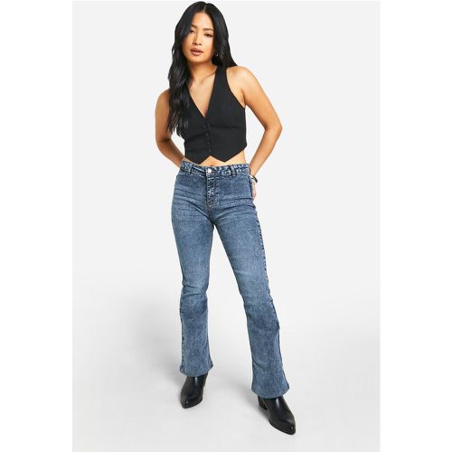 Petite" Butt Shaper High Rise Skinny Flared Jeans - boohoo - Modalova