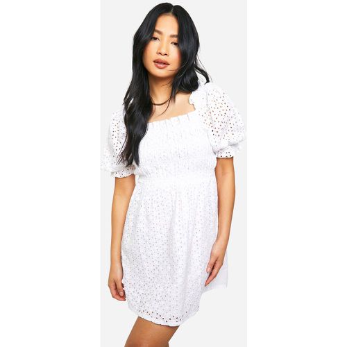 Petite" - Robe Froncée Brodée À Manches Bouffantes - 34 - boohoo - Modalova