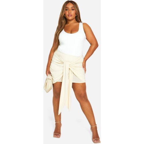 Grande Taille - Mini-Jupe Moulante Nouée - 44 - boohoo - Modalova