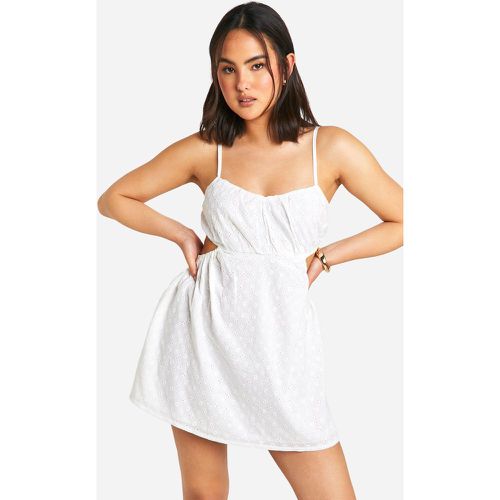 Robe Brodée Découpée - boohoo - Modalova