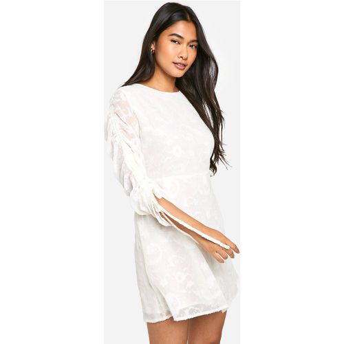 Robe Courte Froncée À Motif Jacquard Et Motif Cachemire - 40 - boohoo - Modalova