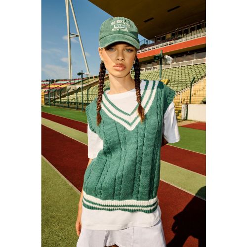 Pull En Maille Torsadée À Col V - S - boohoo - Modalova