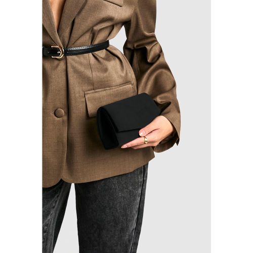 Pochette Style Enveloppe En Faux Daim À Chaîne - One Size - boohoo - Modalova