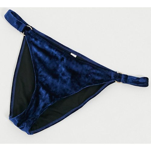 Poitrines généreuses - Exclusivité - Bas de bikini échancré en velours avec anneau - Bleu marine - Wolf & Whistle - Modalova