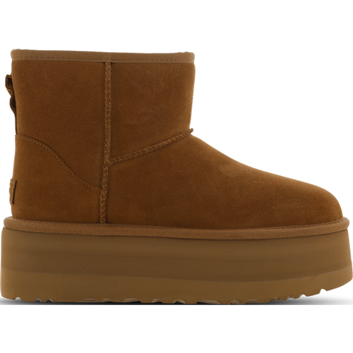 Classic Chaussures - Marron - Taille: 36 - Cuir suédé - Foot Locker - Ugg - Modalova