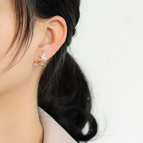 Boucles d'oreilles à zircone cubique à détail papillon - SHEIN - Modalova
