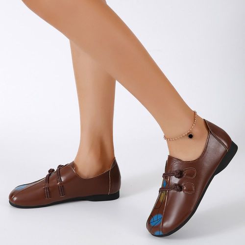 Chaussures plates à imprimé graphique à bouton - SHEIN - Modalova