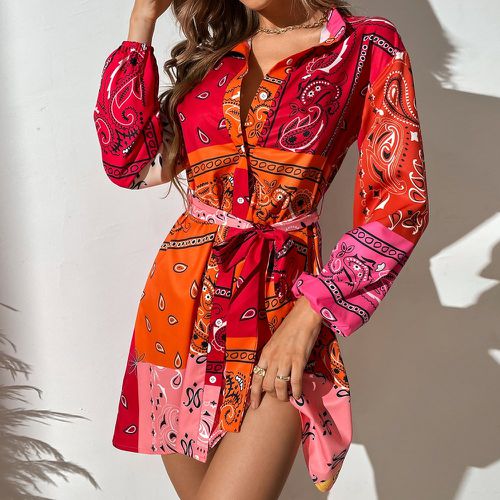 Robe chemise paisley à blocs de couleurs ceinturé - SHEIN - Modalova
