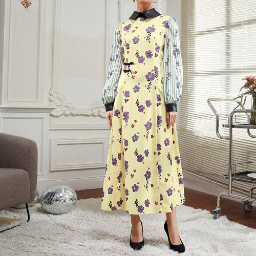Robe à col contrastant à imprimé floral - SHEIN - Modalova